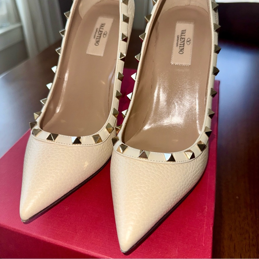 NWT Authentic Valentino Garavani Rockstud Pumps in Ivory - Picture 3 of 8